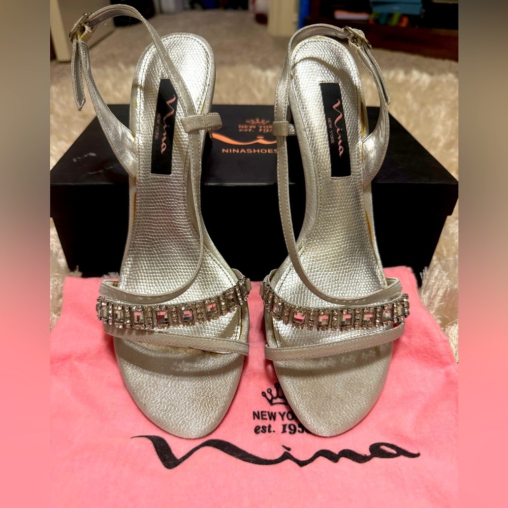 USED Nina Women's Gerine Slingback Sliver Sandal